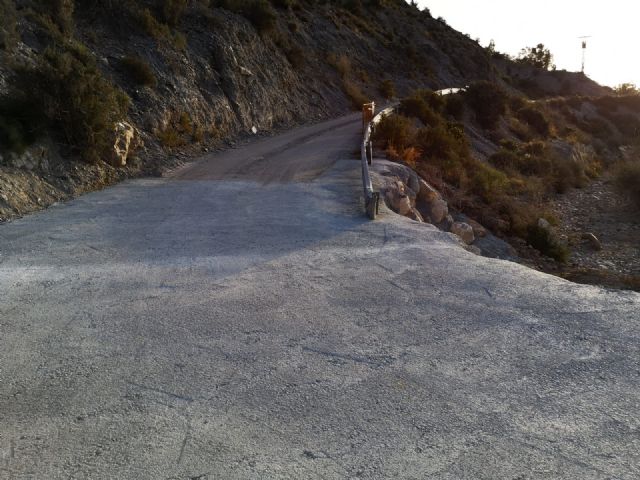 They fix the section of the road of La Huerta at its intersection with the ravine of Los Molinos, at the height of the hermitage of this deputation, Foto 4