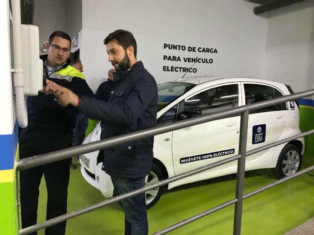 El Ayuntamiento habilita en el parking de San Vicente un punto de carga para vehículos eléctricos que complementa a los existentes en San José, Avenida de Europa y Sutullena - 2, Foto 2
