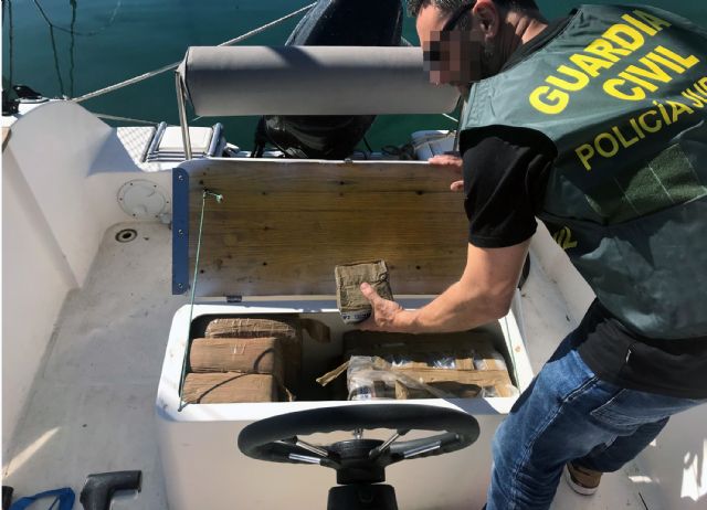 La Guardia Civil desmantela una organización criminal dedicada a la introducción de hachís a través del Mar Menor - 1, Foto 1