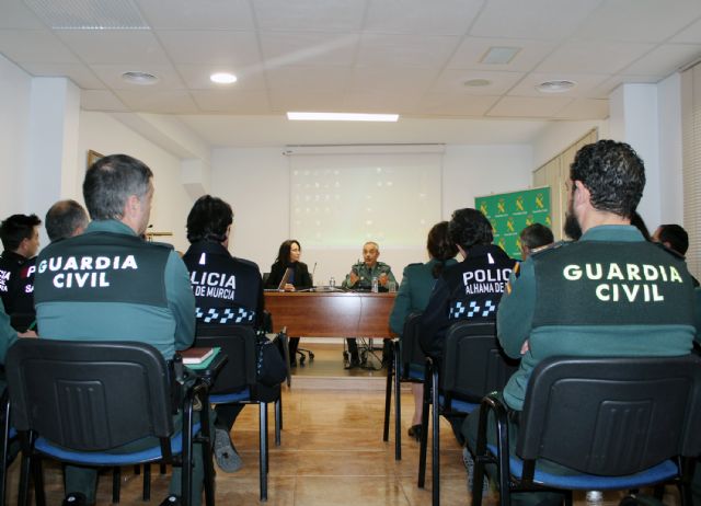 La Guardia Civil forma a las Policas Locales de Santomera y Alhama de Murcia en materia de Violencia de Gnero, Foto 1