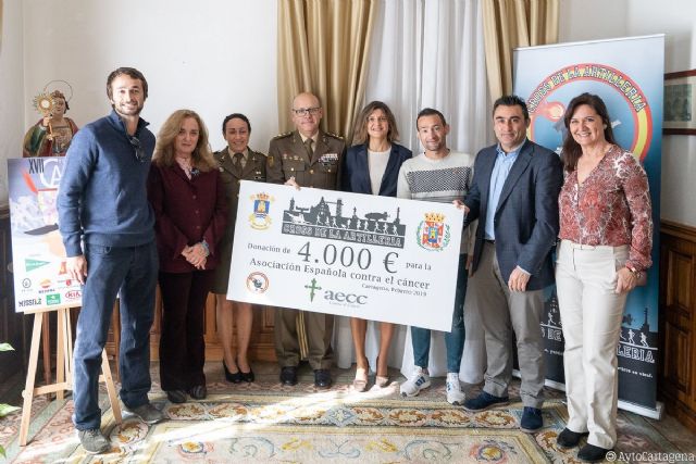 El Cross de la Artillería entrega el cheque solidario de 4.000 euros a la Asociación Española Contra el Cáncer - 1, Foto 1