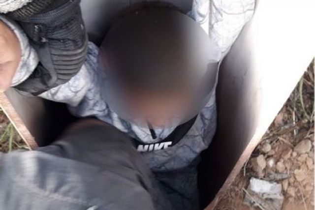 Bomberos y Policía Locales de Cartagena rescatan a un niño de siete años atrapado en un tubo en El Albujón - 1, Foto 1