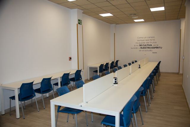El Ayuntamiento de Caravaca pone en funcionamiento el ´Aula de Estudio 24 horas´, que lleva el nombre de la profesora Encarna Reinón - 1, Foto 1