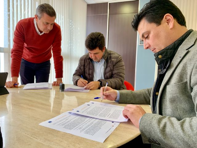 El Ayuntamiento de San Javier firma dos contratos para sustituir luminarias y calderas por valor de 579.510 euros - 1, Foto 1