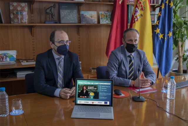 Más de 200 personas asisten a una ponencia sobre criptomonedas coincidiendo con el valor máximo del bitcoin - 1, Foto 1