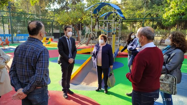 La Comunidad subvenciona un itinerario peatonal accesible en el Parque La Cubana de Alhama de Murcia y una zona de juegos infantiles inclusivos, Foto 1