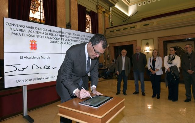 El Ayuntamiento y la Real Academia de Bellas Artes Santa María de la Arrixaca estrechan lazos con la celebración de una magna exposición en homenaje a los pintores murcianos del siglo XX - 3, Foto 3