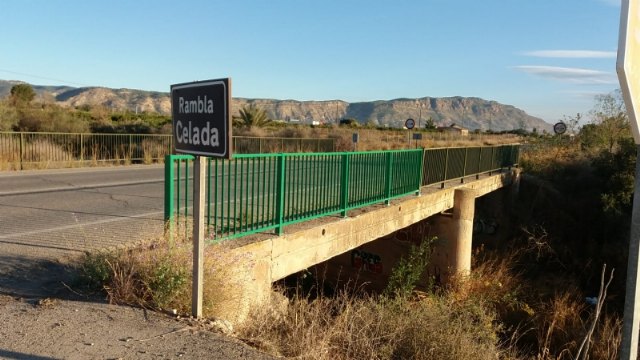 Renovada la barandilla de Rambla Celada, Foto 1