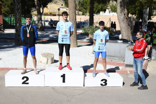 Cinco medallas para los atletas del Club Atletismo Alhama en el Regional Sub16, Foto 3