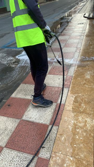 Servicios comienza una actuación especial para la limpieza de calles y contenedores - 2, Foto 2