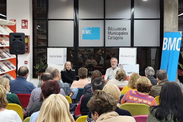 Chus Pato, Premio Nacional de Poesía 2024, analiza su obra Sonora con el público de Cartagena - 1, Foto 1