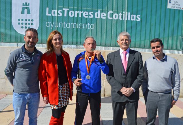 Nuevo reconocimiento al atleta torreño Ángel Salinas por sus dos medallas en el Nacional de veteranos - 1, Foto 1