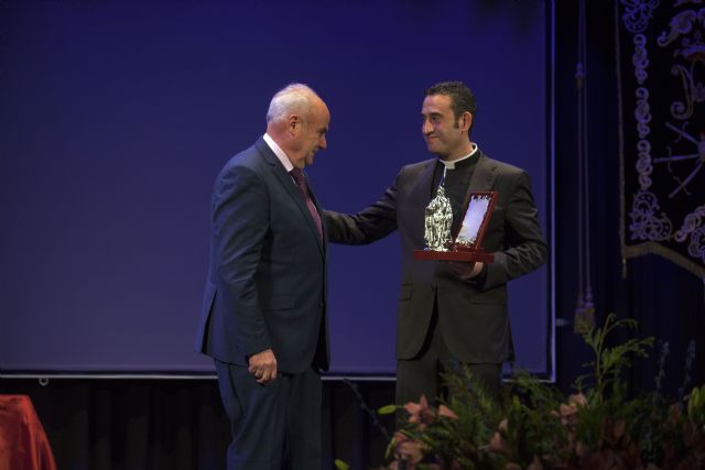 El párroco Julián Sánchez da el pistoletazo de salida a la Semana Santa blanqueña con la lectura del pregón - 2, Foto 2