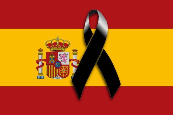 Tu bandera en tu balcón en honor a todos los fallecidos por el COVID-19 - 1, Foto 1
