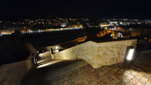 El Ayuntamiento de Lorca renueva el sistema de iluminación de la carretera de acceso al Castillo y del entorno y la escalinata de la iglesia de San Juan - 1, Foto 1