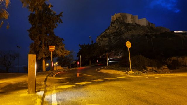 El Ayuntamiento de Lorca renueva el sistema de iluminación de la carretera de acceso al Castillo y del entorno y la escalinata de la iglesia de San Juan - 2, Foto 2