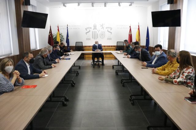 El delegado del Gobierno se reúne con la patronal y asociaciones afectadas por el paro del transporte - 1, Foto 1