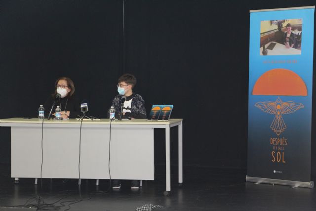 La joven Lucía Mercader Ortuño presenta su poemario Después de ti sale el sol - 1, Foto 1