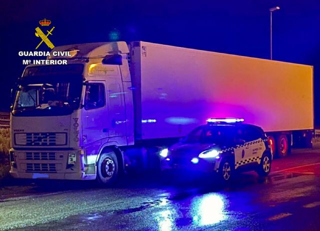 La Guardia Civil investiga al conductor de un camión de gran tonelaje por cuadruplicar la tasa de alcoholemia - 1, Foto 1