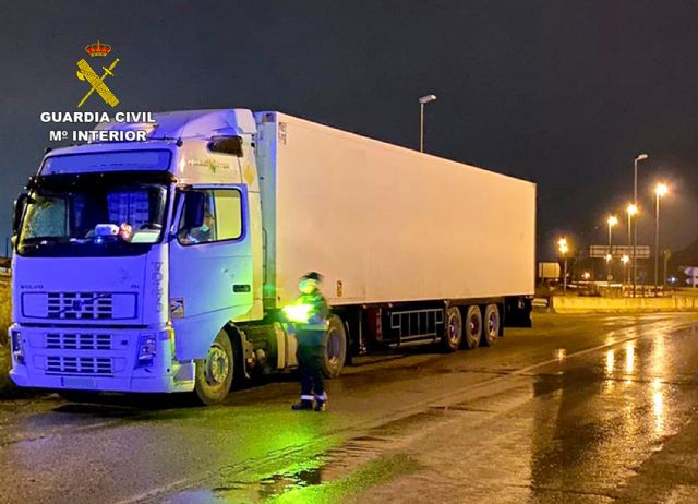 La Guardia Civil investiga al conductor de un camión de gran tonelaje por cuadruplicar la tasa de alcoholemia - 2, Foto 2