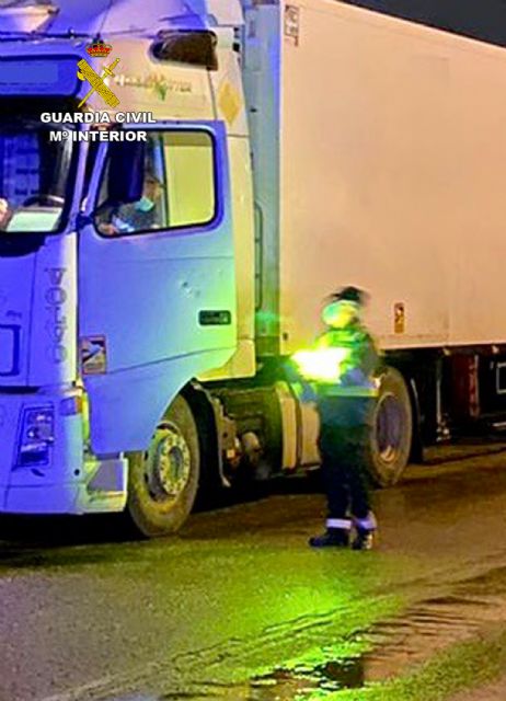 La Guardia Civil investiga al conductor de un camión de gran tonelaje por cuadruplicar la tasa de alcoholemia - 4, Foto 4