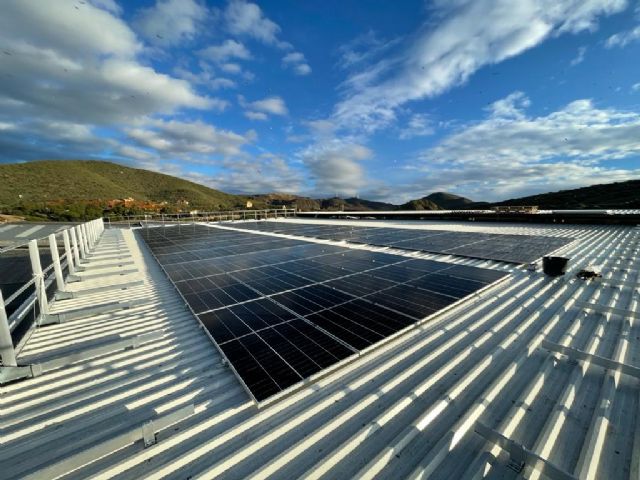 Las placas fotovoltaicas de la planta de tratamiento reducen 15 toneladas de CO2 en tres meses - 1, Foto 1
