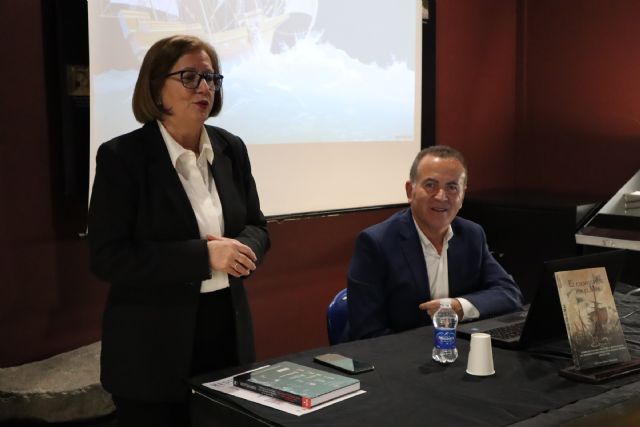 Francisco Velasco presentó 'El enemigo viene por el mar' - 1, Foto 1