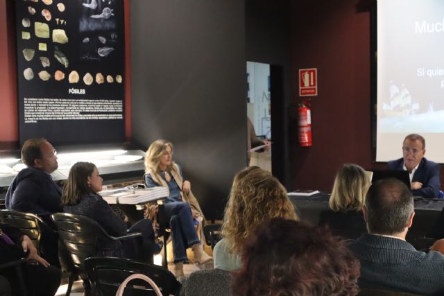 Francisco Velasco presentó 'El enemigo viene por el mar' - 2, Foto 2