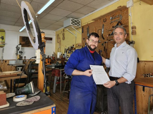 El luthier Vael de Ginés se convierte en el primer murciano en aparecer en la guía internacional 'Homo Faber' - 1, Foto 1
