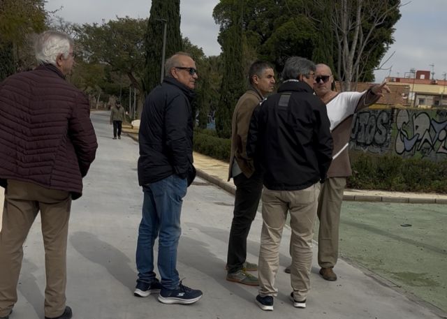 MC demanda una actuación integral en el entorno de la Vía Verde de Barrio Peral junto al pabellón de la barriada Cuatro Santos - 2, Foto 2