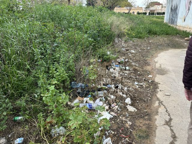 MC demanda una actuación integral en el entorno de la Vía Verde de Barrio Peral junto al pabellón de la barriada Cuatro Santos - 3, Foto 3