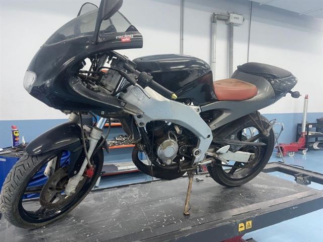 UNIVERSAE presenta en Murcia el proyecto educativo de Automoción y Electromecánica con la restauración integral de dos ciclomotores - 2, Foto 2