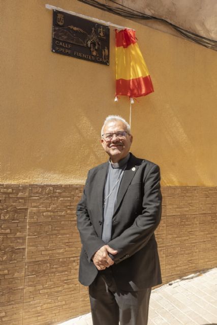 El Ayuntamiento de Blanca rinde homenaje al padre Pepe Fuentes poniendo su nombre a la calle donde nació - 2, Foto 2