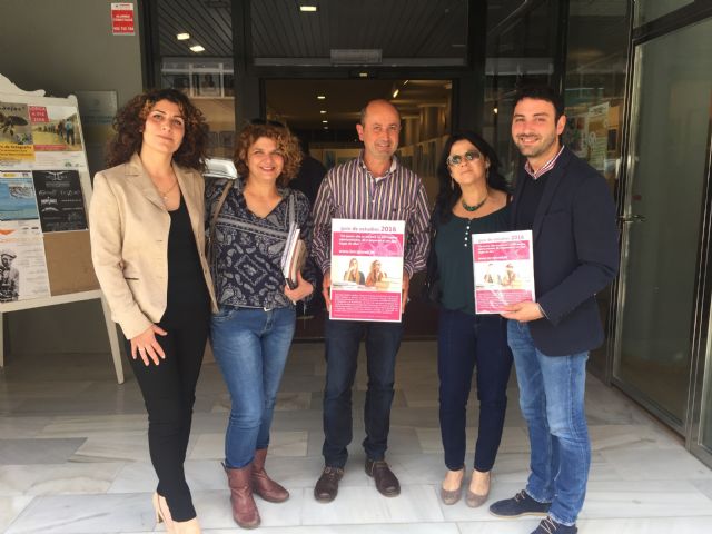 La Concejalía de Juventud pone a disposición de la comunidad educativa lorquina la Guía Local de Estudios 2016 - 1, Foto 1