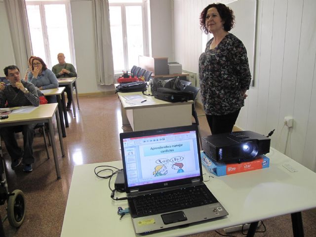 Servicios Sociales inaugura dos talleres para potenciar el crecimiento personal - 2, Foto 2