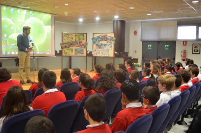 Escolares del colegio Sagrado Corazón exponen en el Ayuntamiento sus trabajos sobre la Depuradora y el Centro de tecnología agraria - 1, Foto 1