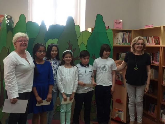 Se hacen entrega los premios del III Concurso Literario Morerica Galán con motivo del Día del Libro, Foto 6