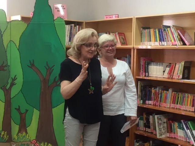 Se hacen entrega los premios del III Concurso Literario Morerica Galán con motivo del Día del Libro, Foto 7