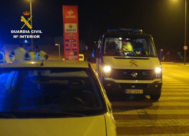 La Guardia Civil detiene a un conductor por circular en sentido contrario por la A-7 - 4, Foto 4
