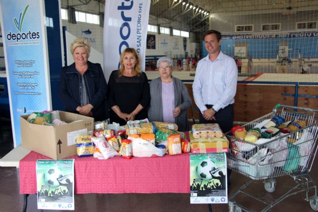 El torneo Pinatar Fútbol Crack recoge más de 200 kilos de alimentos para Amor por Amor - 1, Foto 1