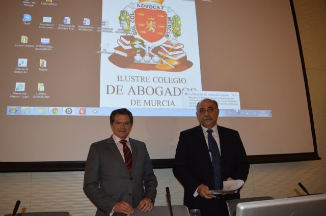 El Colegio de Abogados debate las soluciones desde un punto de vista multidisciplinar a la falta de agua y su regulación - 2, Foto 2