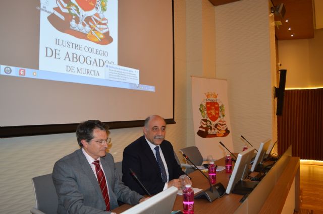El Colegio de Abogados debate las soluciones desde un punto de vista multidisciplinar a la falta de agua y su regulación - 3, Foto 3