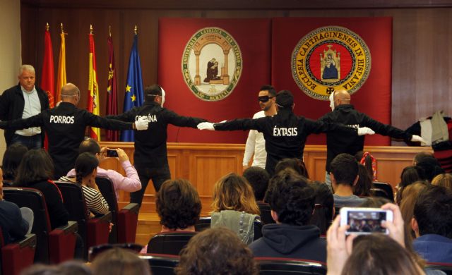 Reclusos muestran en la UCAM a través del teatro los peligros del consumo de drogas - 2, Foto 2