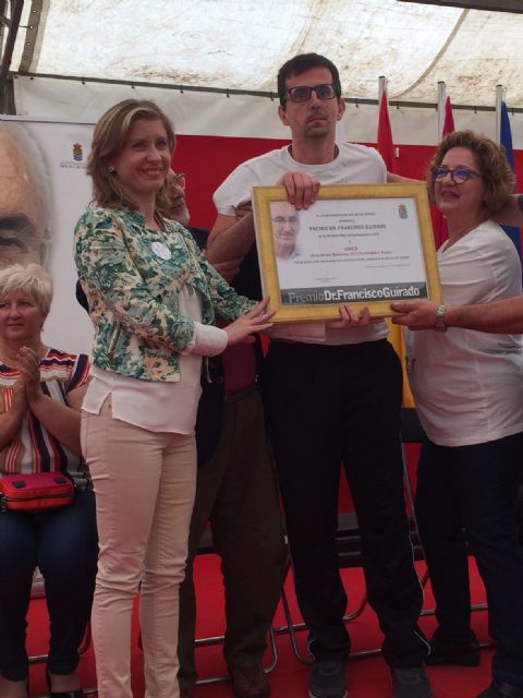 Las asociaciones y federación de enfermedades raras, la administrativa Mari Carmen Garres y el médico Luis Alberto Ceruto reciben el VIII Premio Doctor Francisco Guirado 2018, otorgado por el Ayuntamiento de Molina de Segura - 1, Foto 1