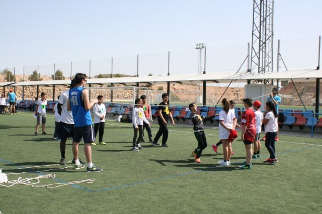 More than 400 students of 5th grade of Primary Education from nine Totana schools participate in the Popular Games Day, Foto 4