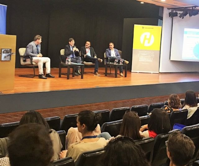 Profesionales sanitarios de toda España debaten en Murcia sobre el aspecto más cercano y humano de la asistencia al paciente - 1, Foto 1