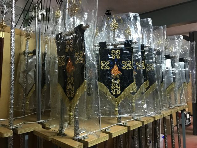 El Resucitado adelanta la preparación de sus tronos y enseres ante la previsión meteorológica - 4, Foto 4