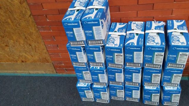 El Ayuntamiento recibe siete toneladas de alimentos y productos de primera necesidad que dona entre las familias más necesitadas de Alcantarilla - 2, Foto 2