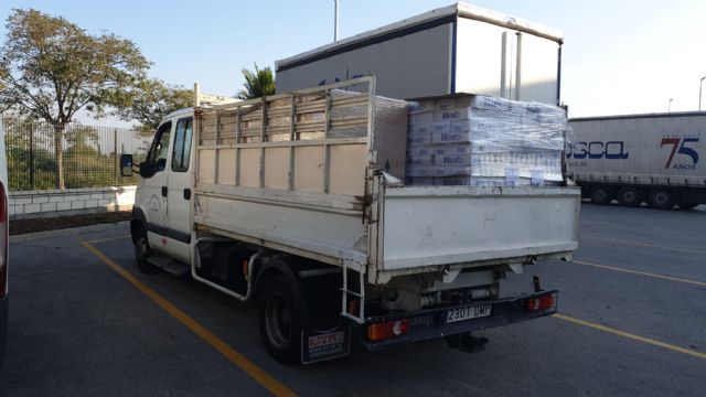 El Ayuntamiento recibe siete toneladas de alimentos y productos de primera necesidad que dona entre las familias más necesitadas de Alcantarilla - 3, Foto 3