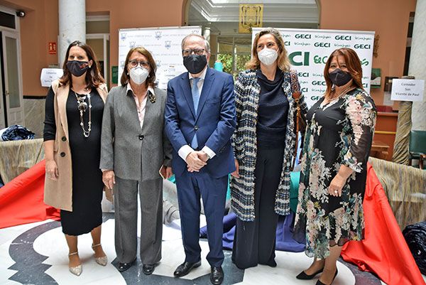 Acto solidario de entrega de telas por el Ateneo de Sevilla - 2, Foto 2